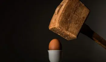 The photo illustrates the training in assertiveness conducted at the Institute of Business Psychology.