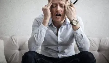 Zestresowany pracownik